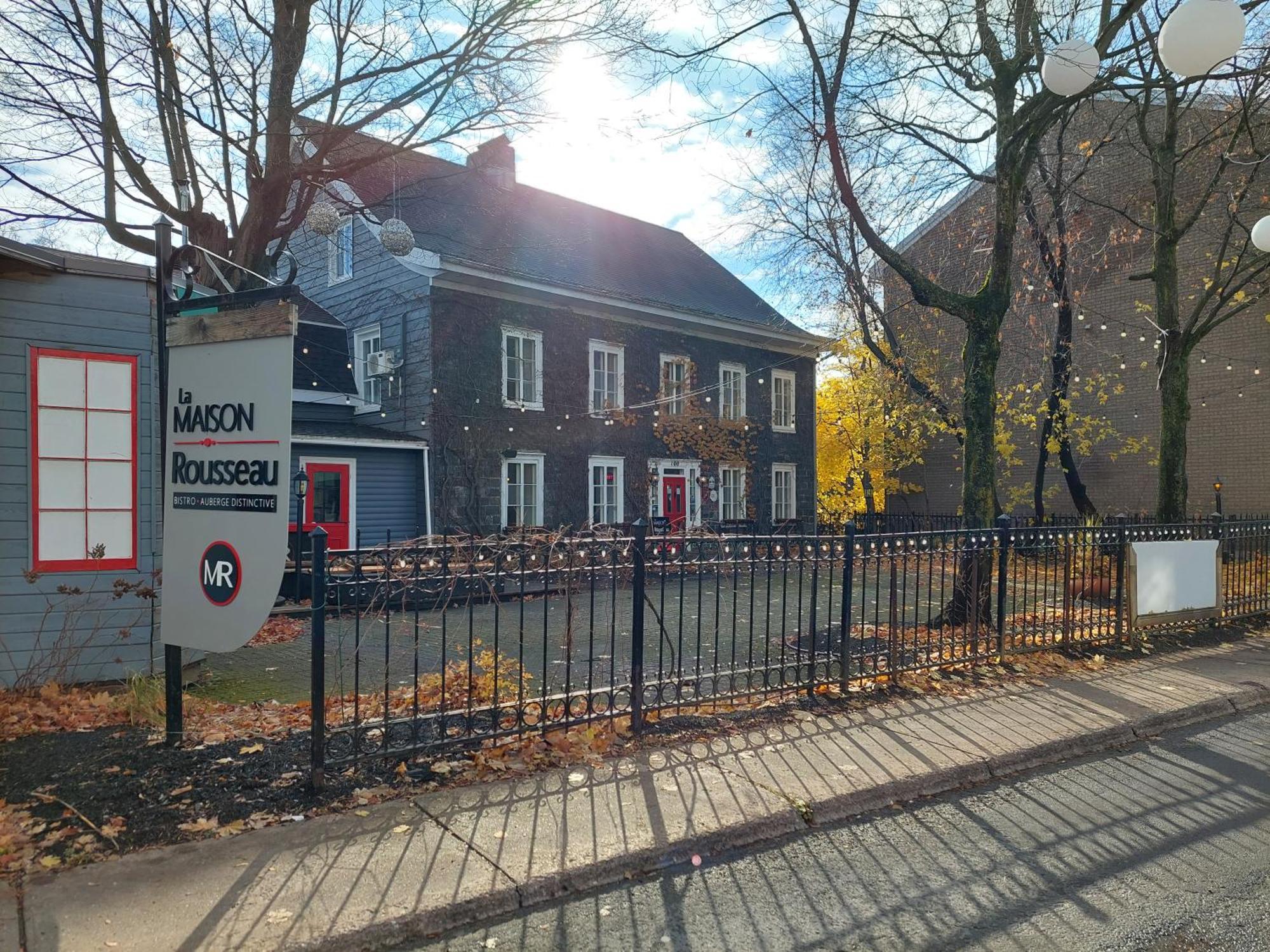 מלון מונמאני La Maison Rousseau מראה חיצוני תמונה